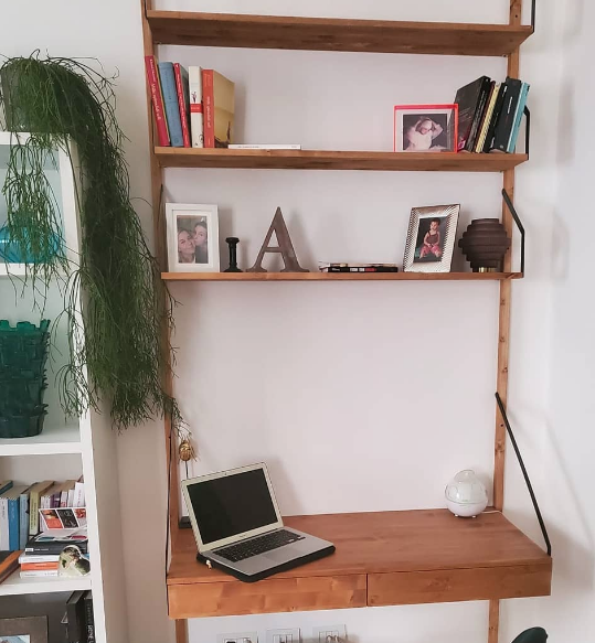 Mobile scrivania con mensole